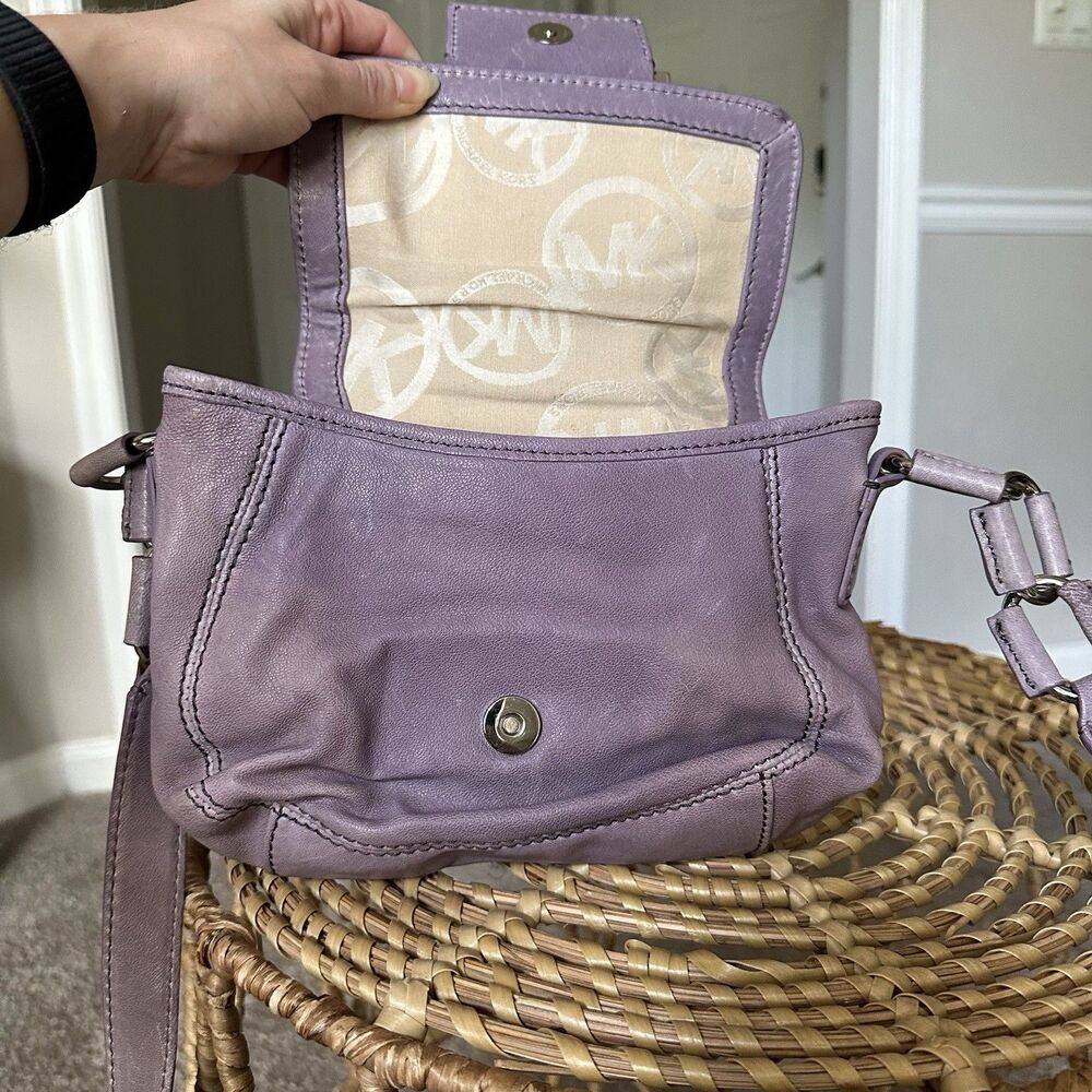 Vintage Michael Kors Camden Lilac Leather Silver Buckle Messenger Shoulder Bag - Picture 11 of 14